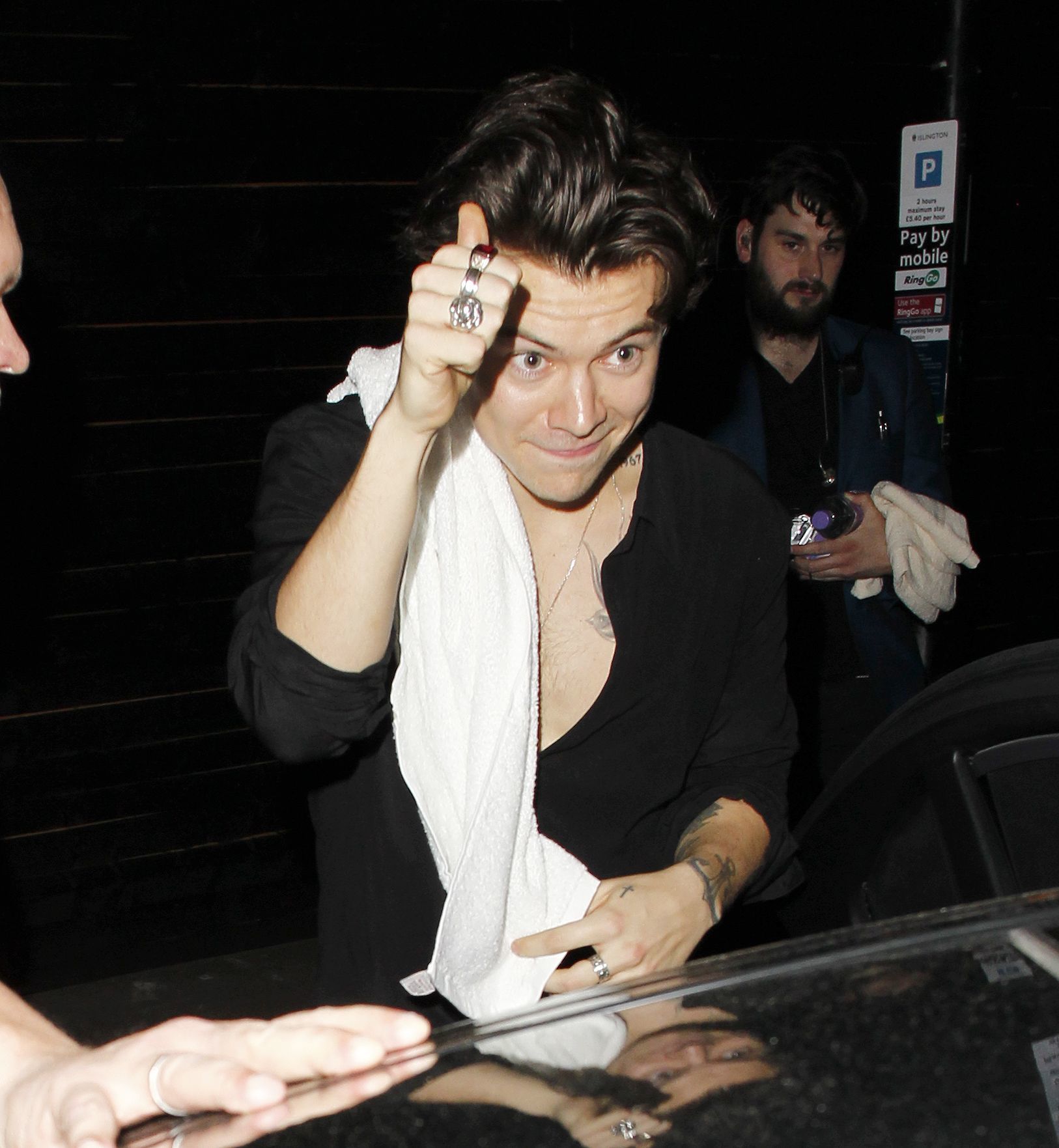 Harry Styles saindo de um show secreto em Londres, em 2017