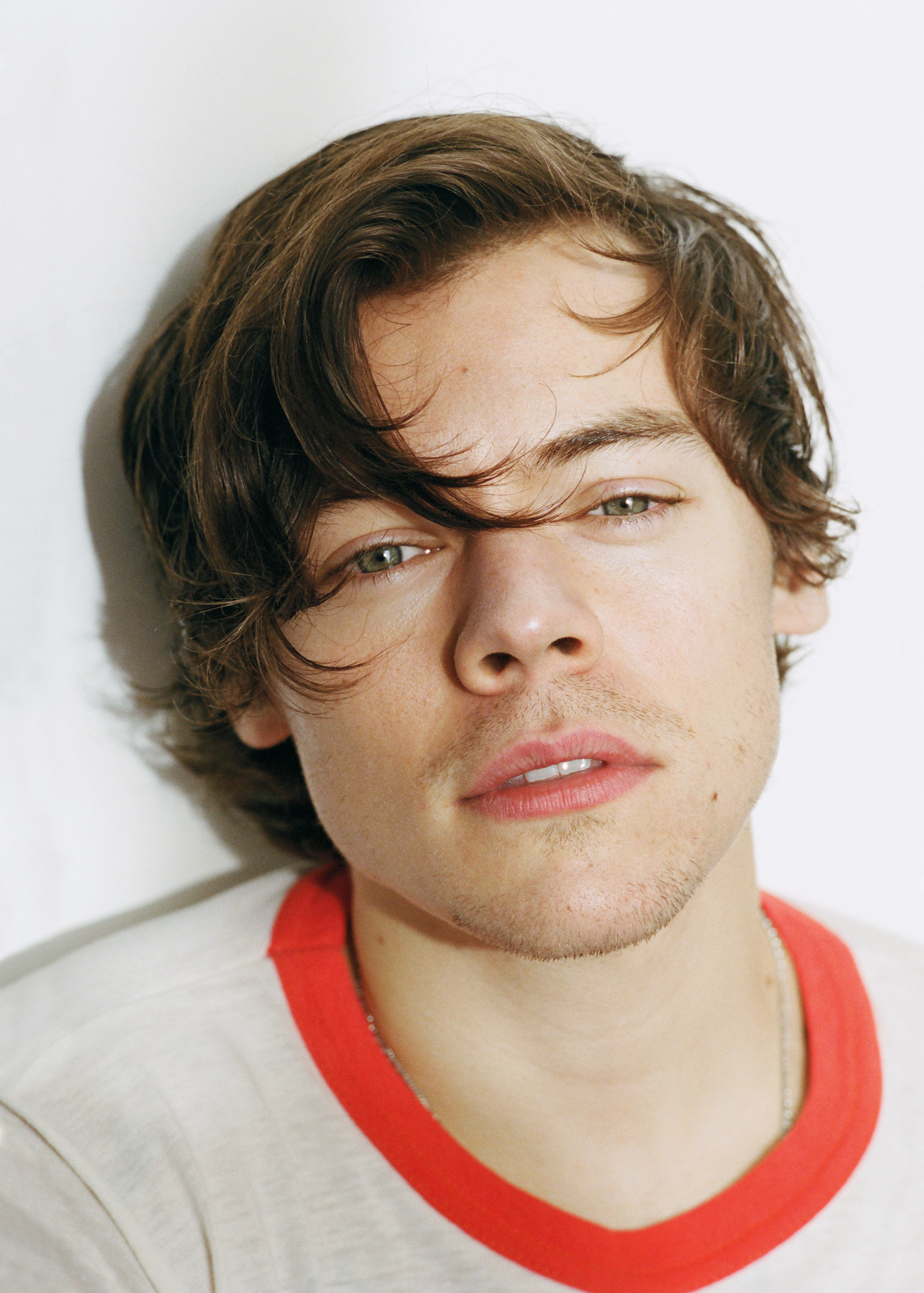 De ídolo de boy band a promissor astro solo: um ano na vida de Harry Styles