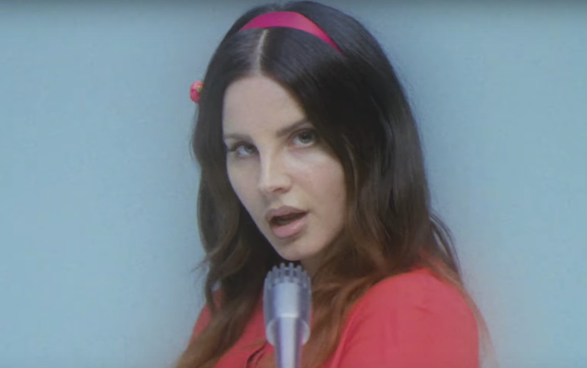 Lana Del Rey em cena do videoclipe de "Lust for Life"