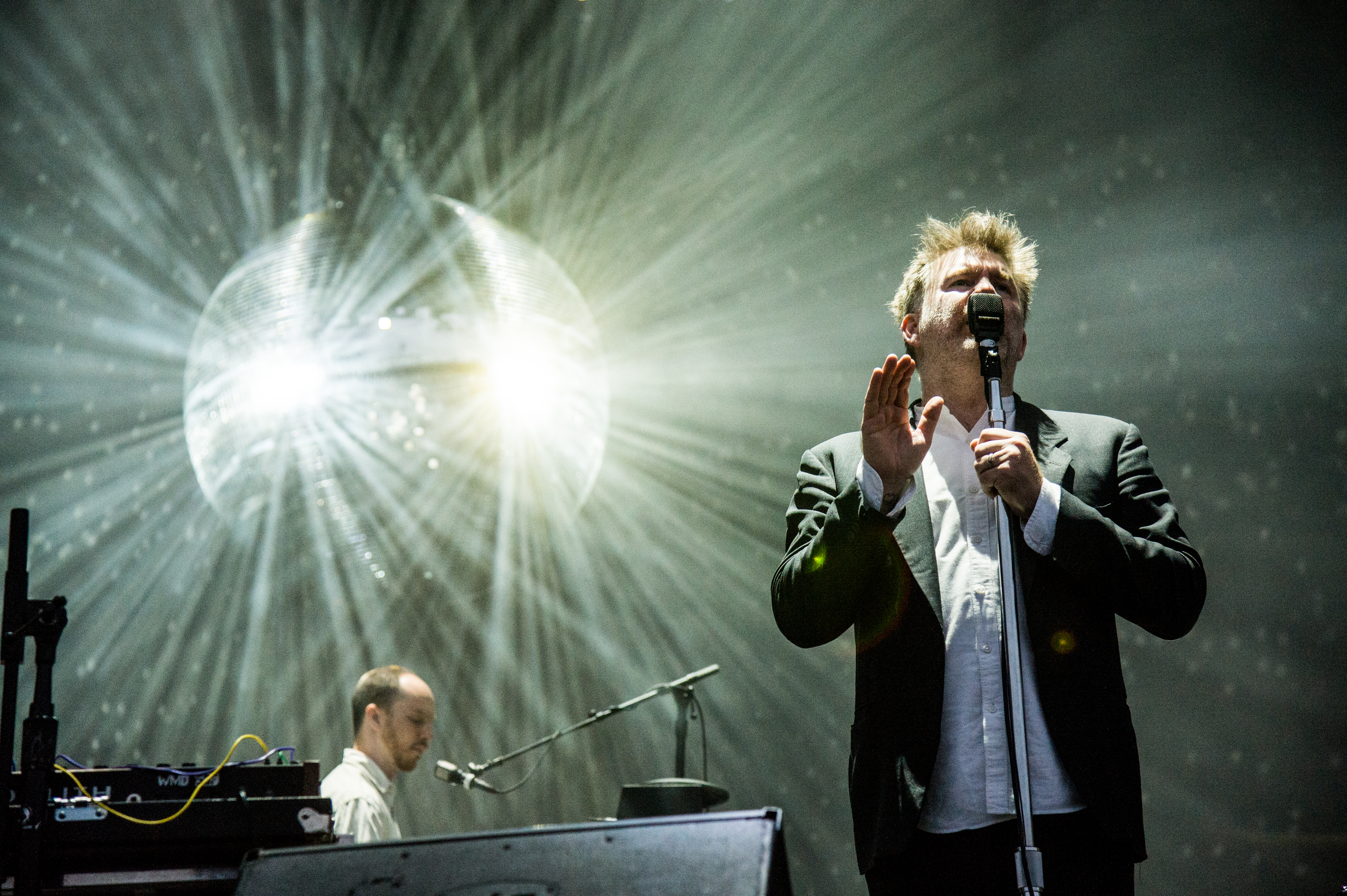 James Murphy à frente do LCD Soundsystem durante show na edição de 2016 do festival norte-americano Outside Lands