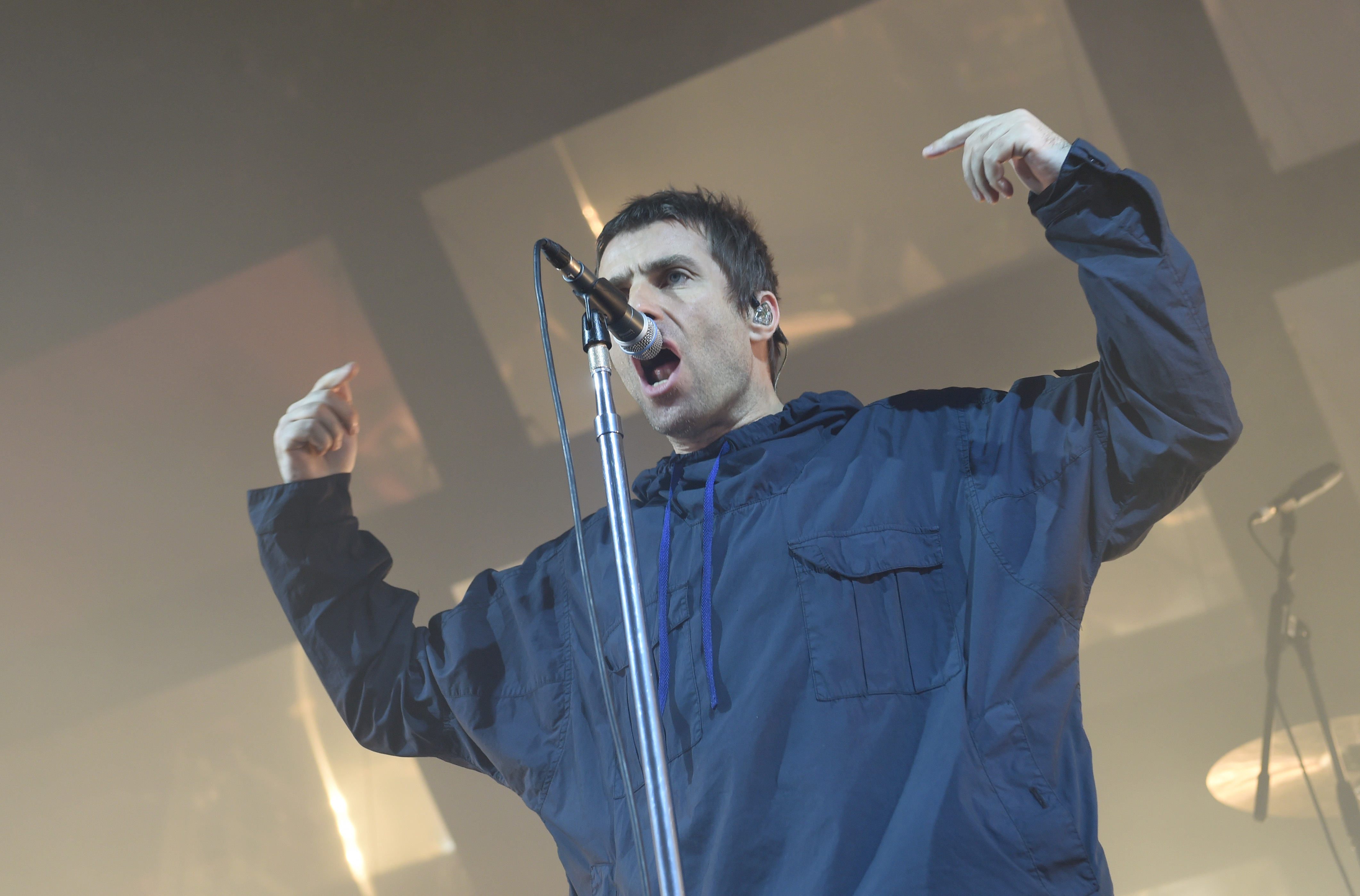 Liam Gallagher, ex-vocalista do Oasis, no primeiro show solo dele