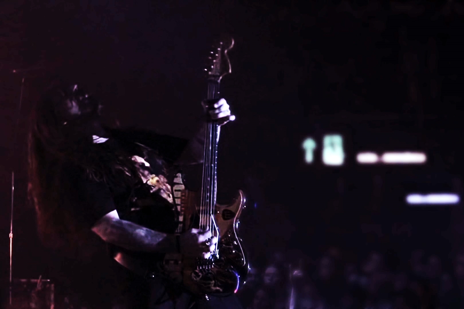 Andreas Kisser em cena do documentário Sepultura Endurance