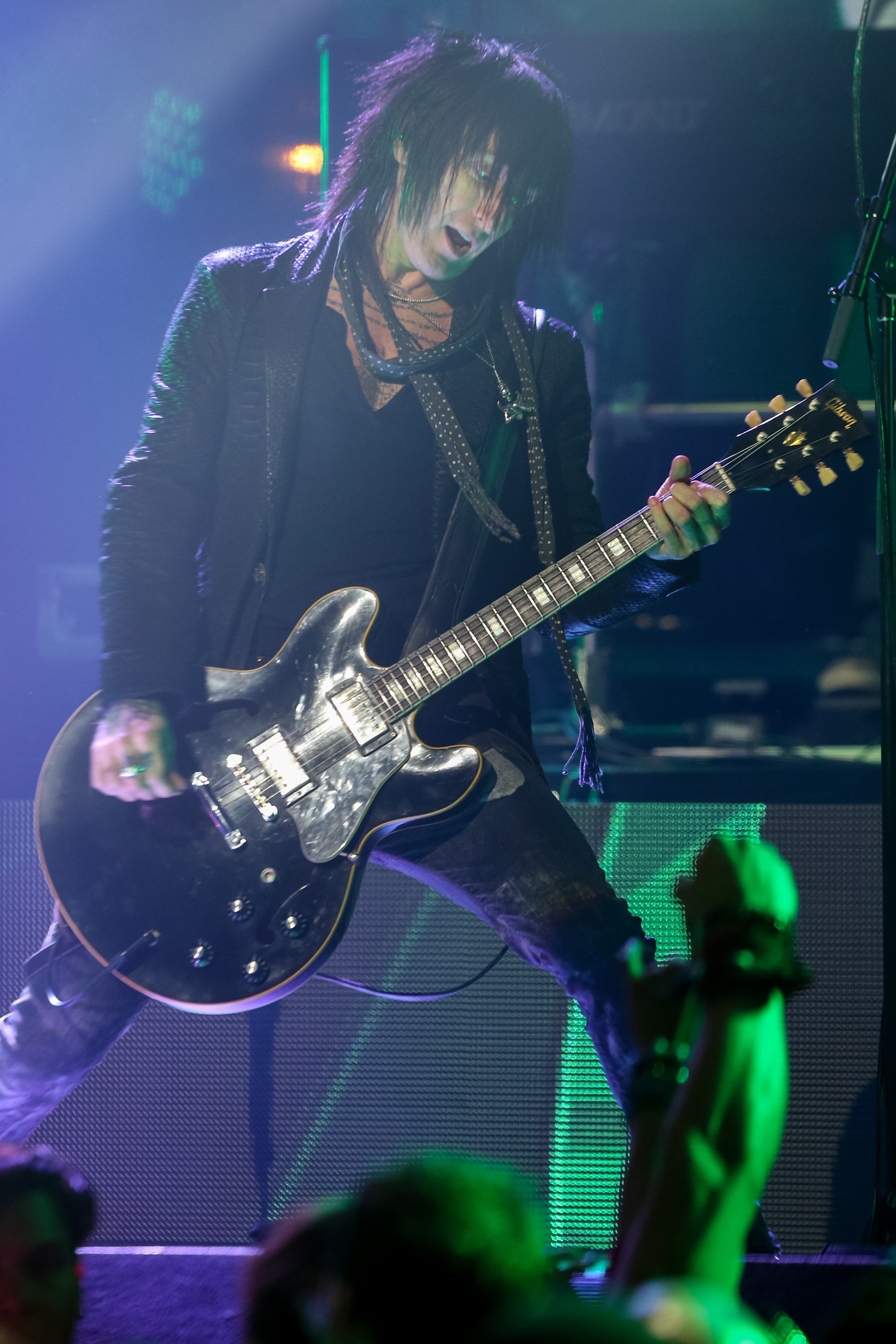 O guitarrista Richard Fortus, do Guns N' Roses