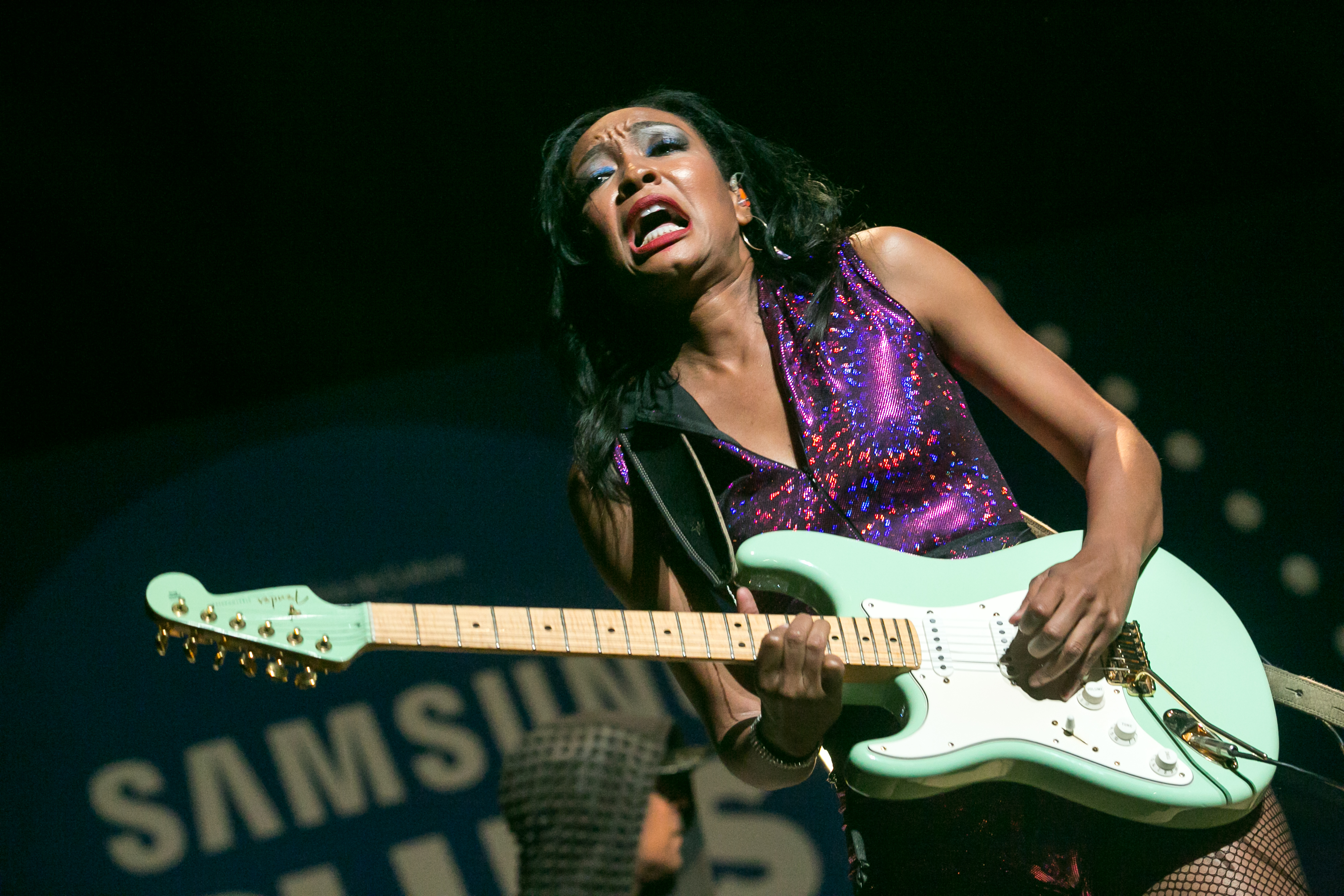A guitarrista norte-americana Malina Moye em apresentação no Samsung Blues Festival 2017, em São Paulo