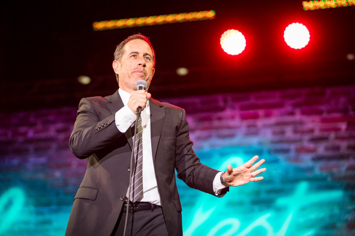O comediante Jerry Seinfeld em performance na primeira edição do festival Colossal Clusterfast