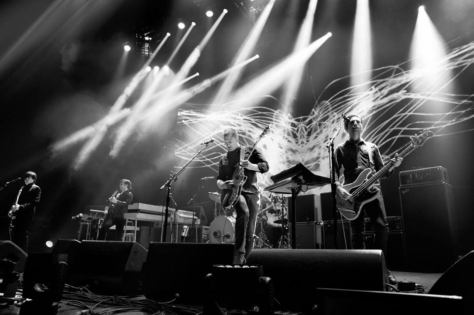 Queens of the Stone Age em performance nos Estados Unidos