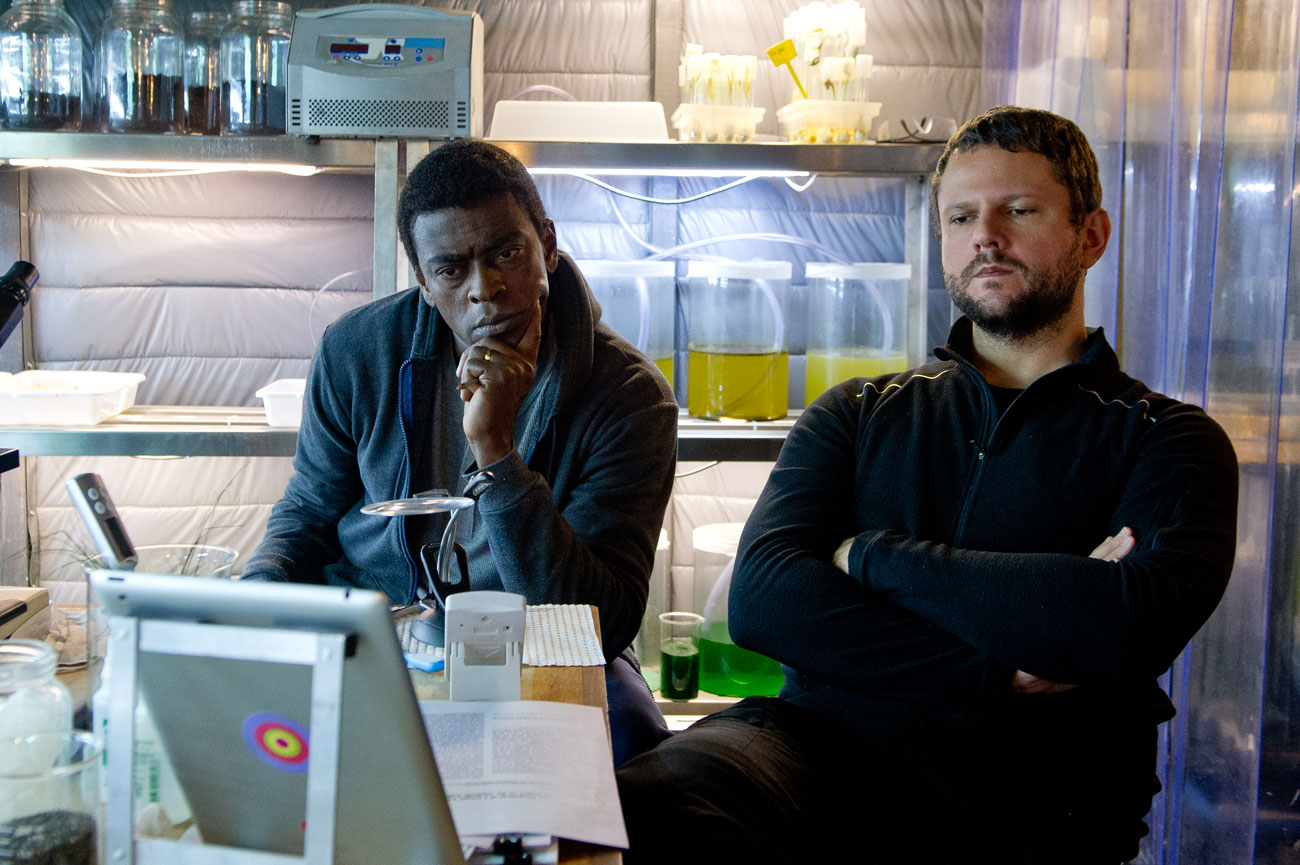 Seu Jorge e Selton Mello em cena do filme Soundtrack (2017)