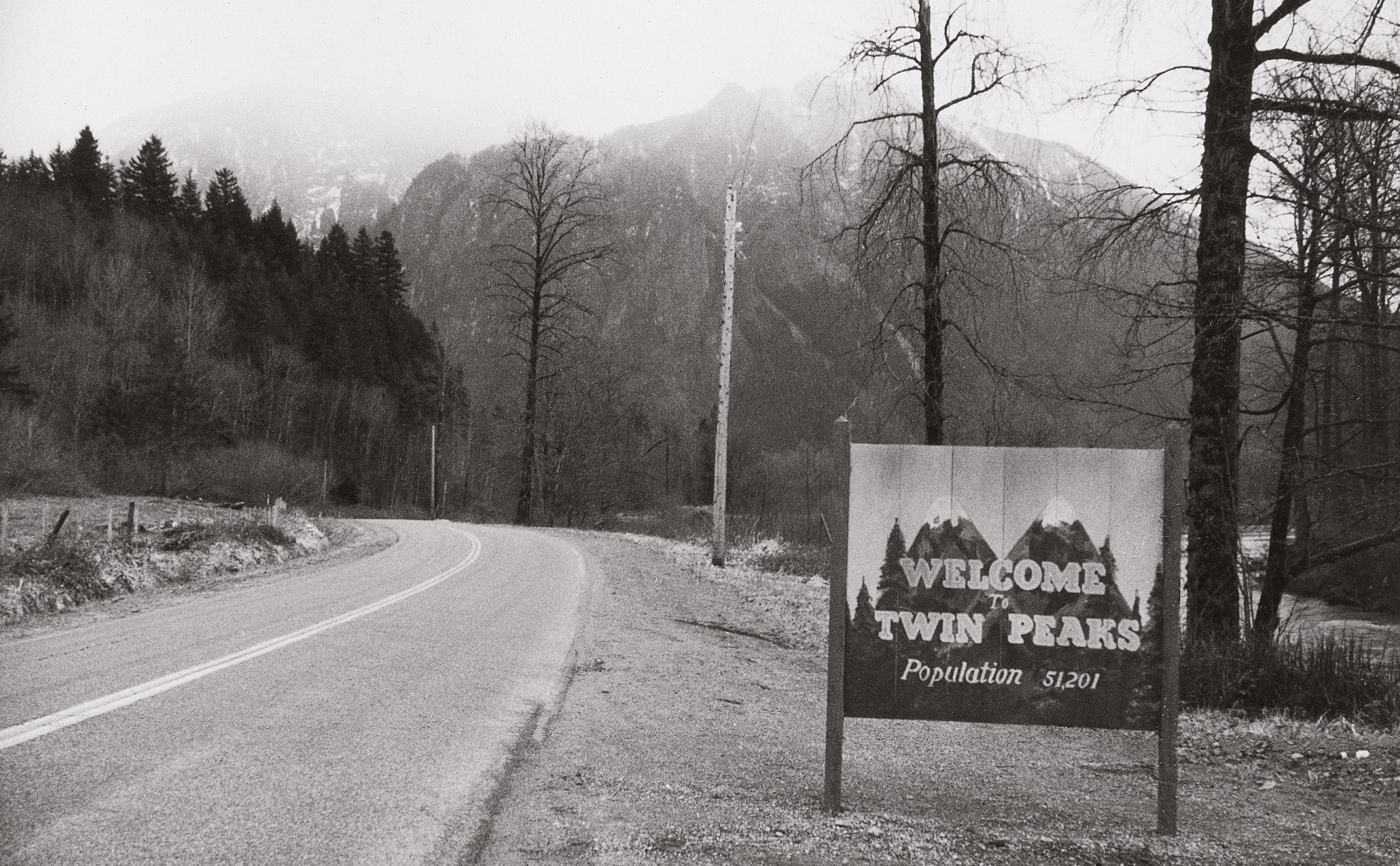 Mundo Bizarro
A entrada da fictícia cidade de Twin Peaks, palco da cultuada série