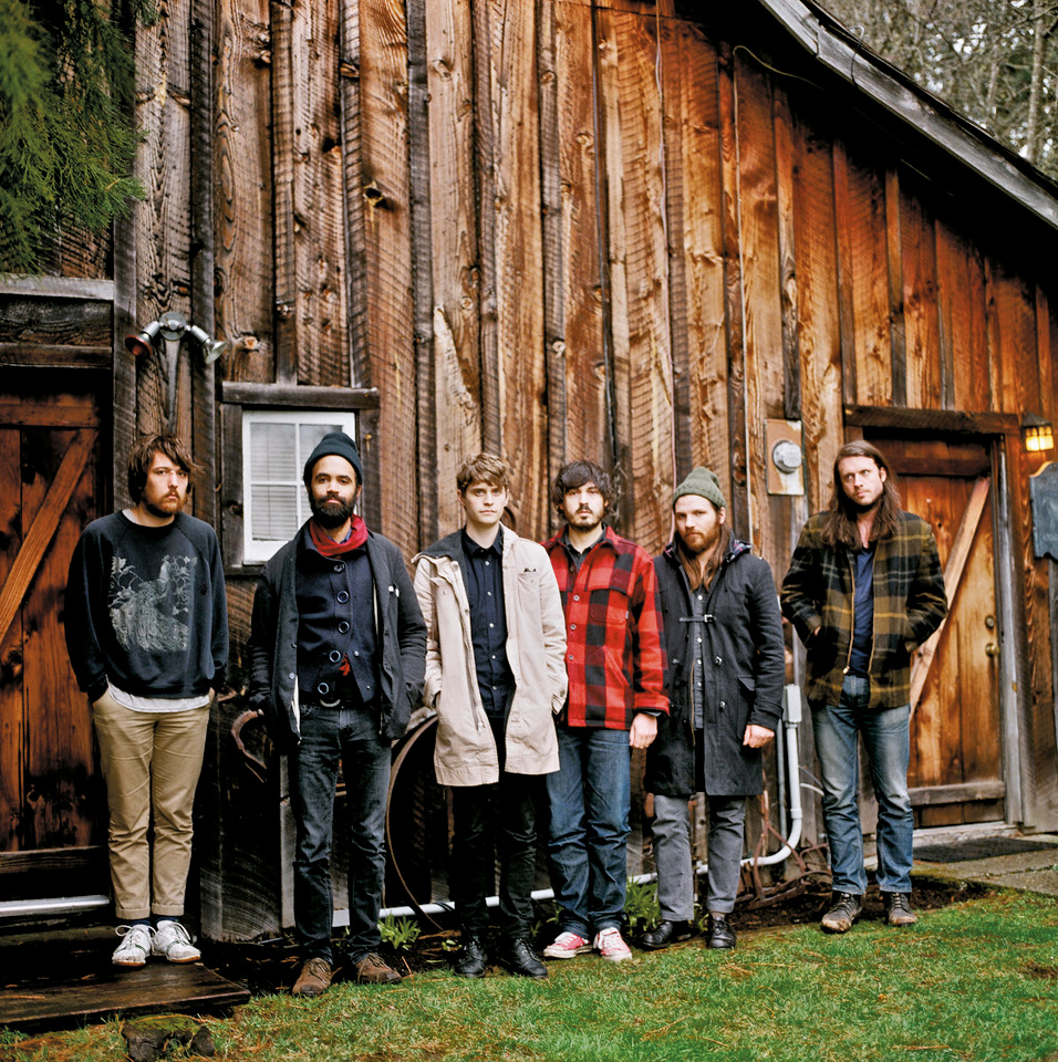 Opostos Complementares  Pecknold (à esq.) com o Fleet Foxes