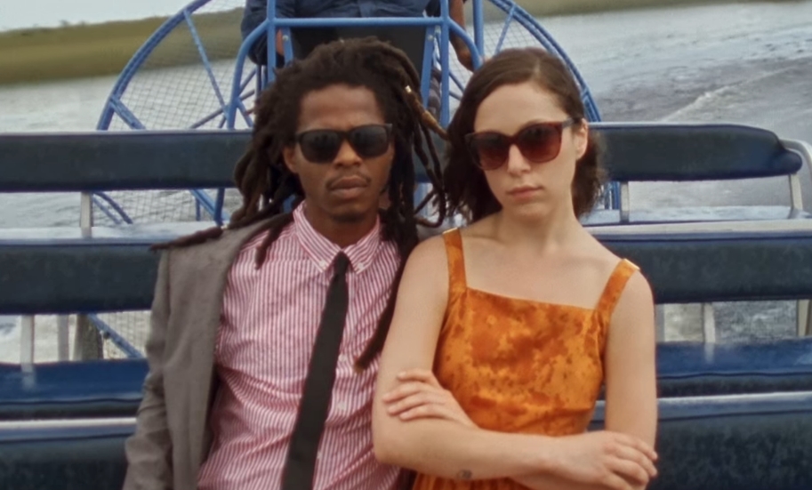 Cena do clipe "Signs of Life", do Arcade Fire