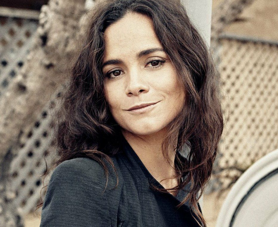 A atriz Alice Braga