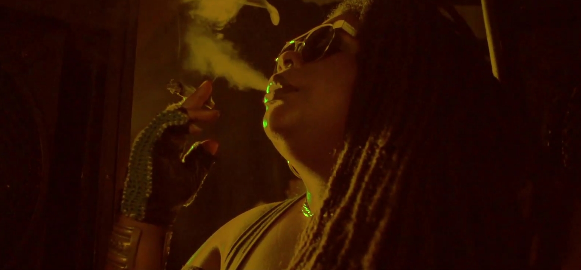 Lei Di Dai no clipe de "Tudo de Bom"