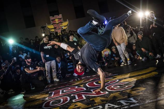 B-boy brasileiro, Lil G na final de 2016 do Red Bull BC One no Japão