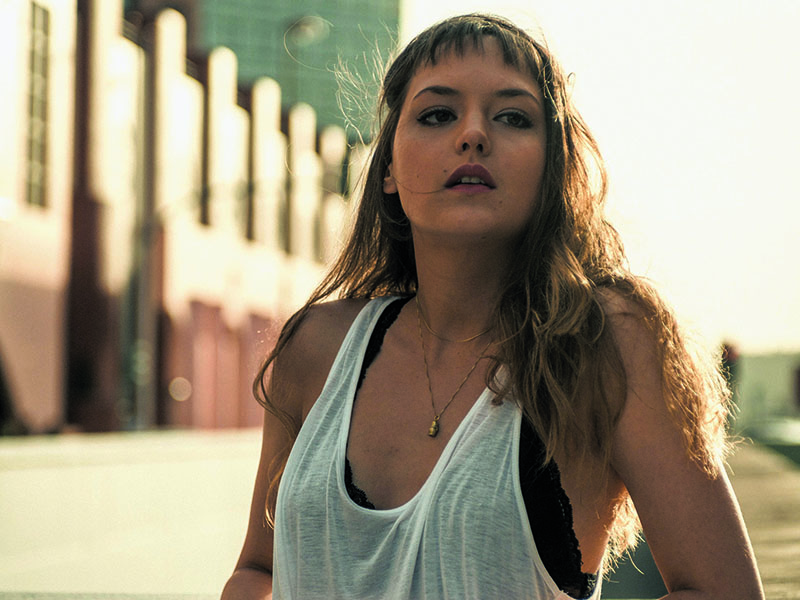 Novo Momento  Aos 24, Mallu firma uma nova rodada da carreira