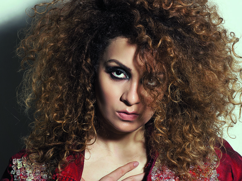 Sem Arrefecer  Aíla é firme em suas convicções, na fala e nas músicas