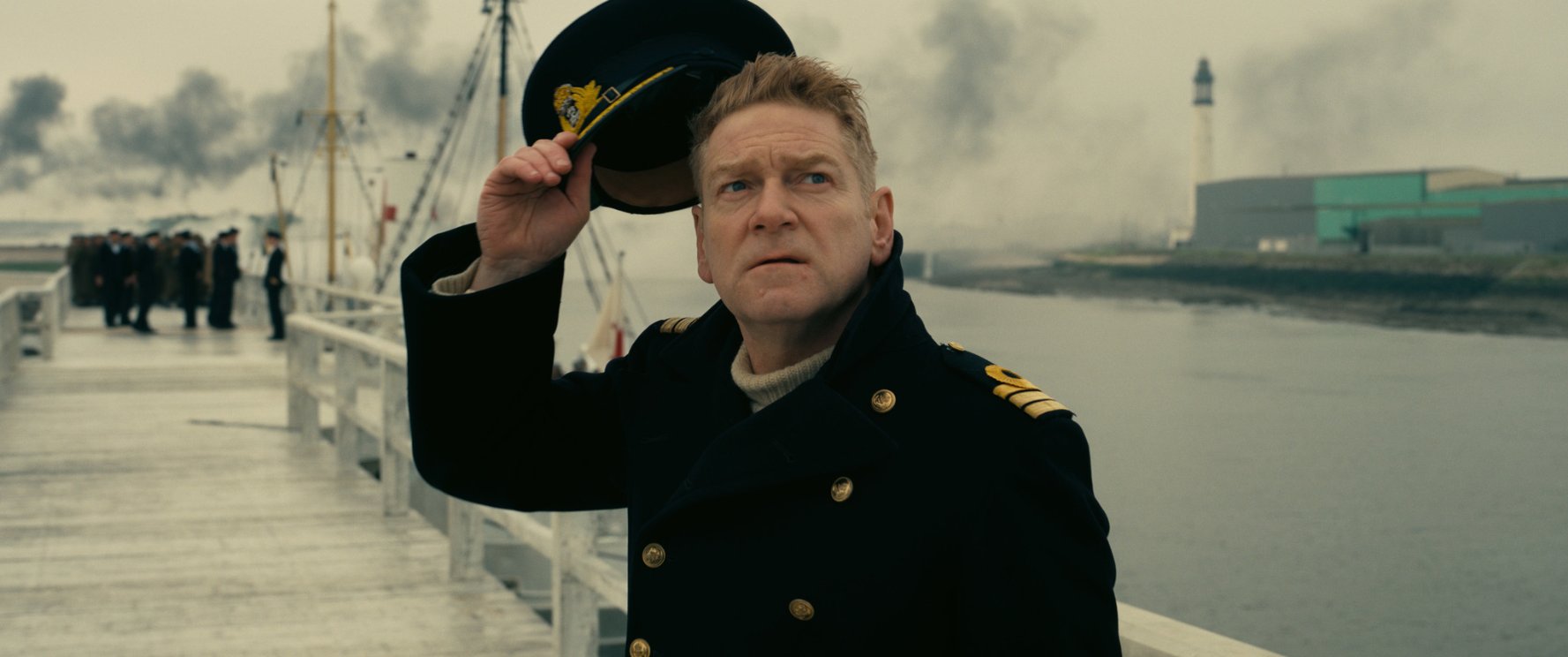 Kenneth Branagh em cena do filme Dunkirk (2017)
