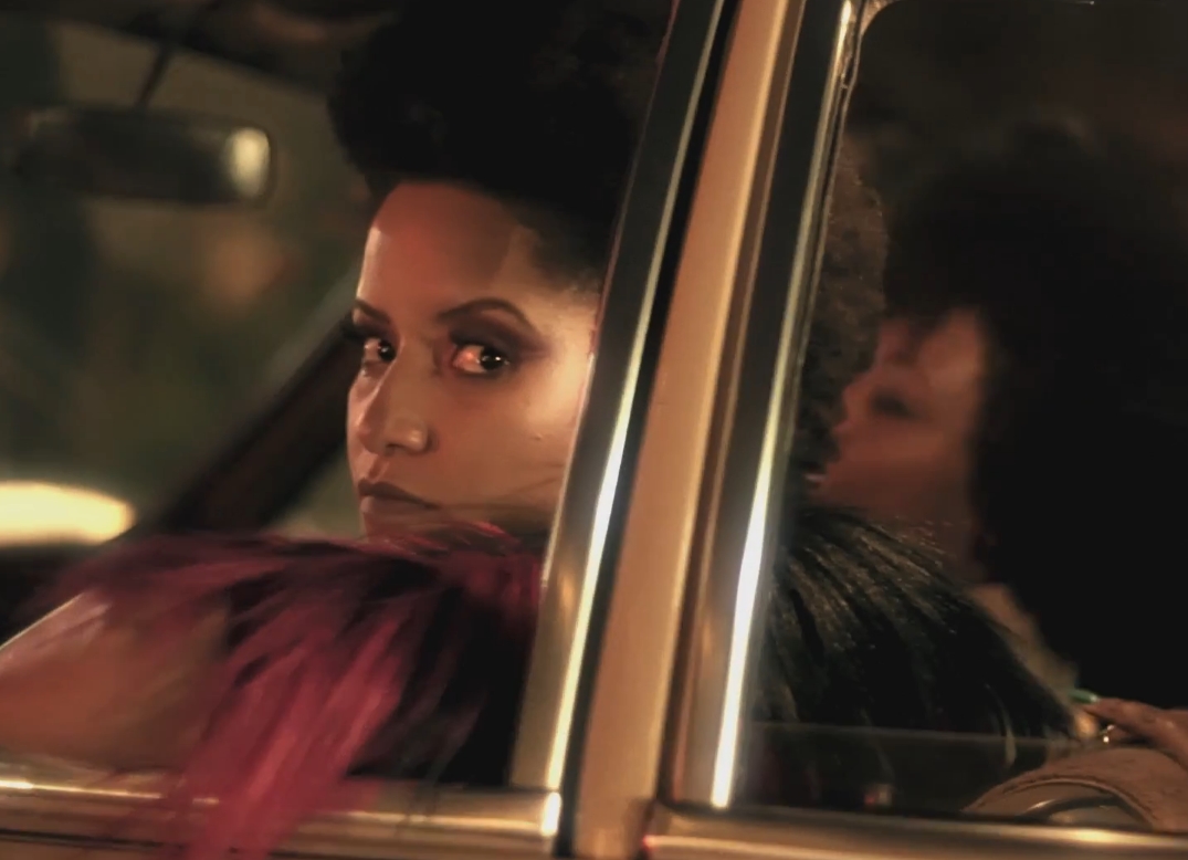 Dani Nega no clipe de "Papo Reto"