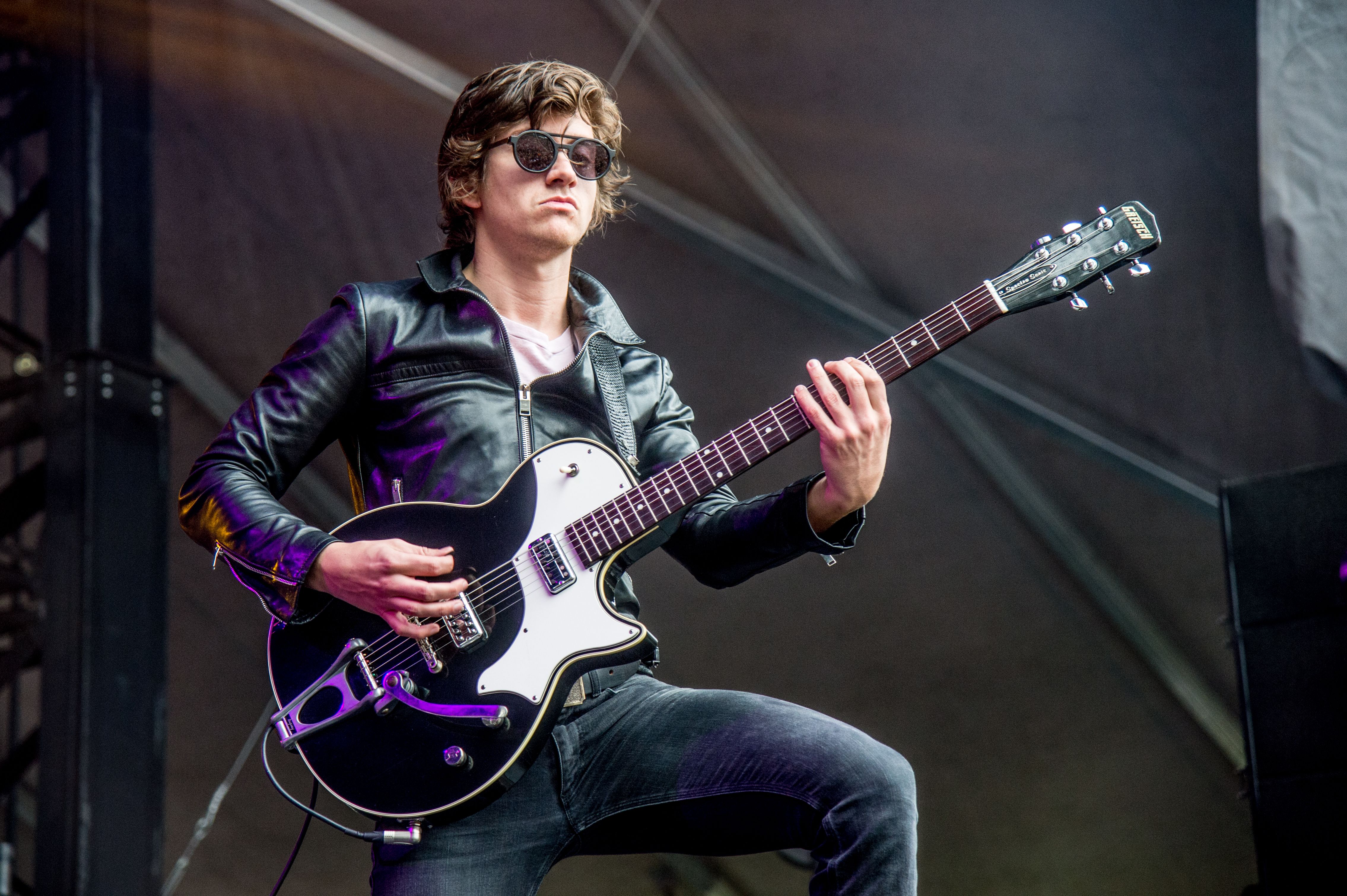 Alex Turner, durante um show do The Last Shadow Puppets nos Estados Unidos, em 2016