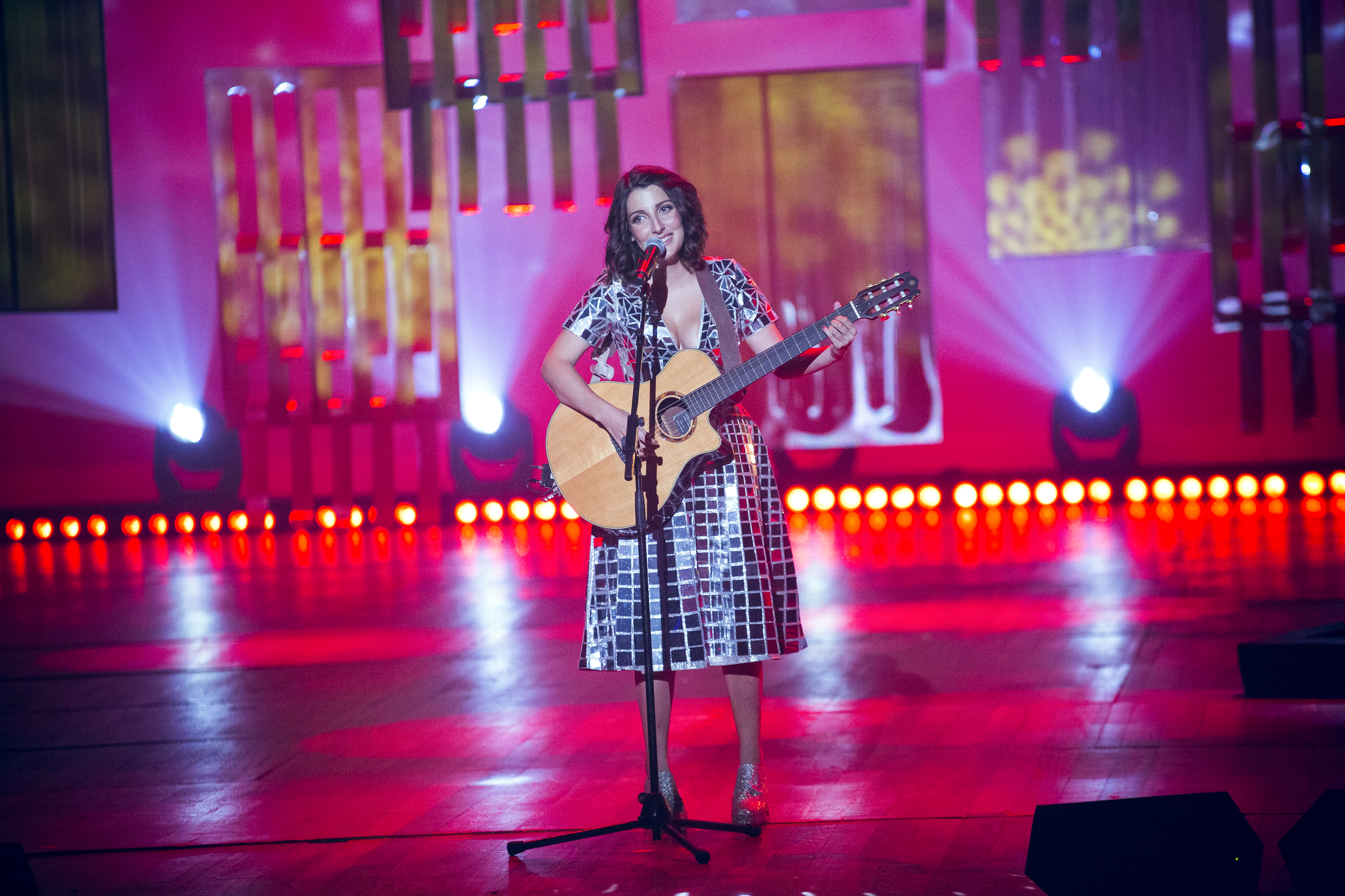 Clarice Falcão em cena do Especial de Ano Todo (2017)