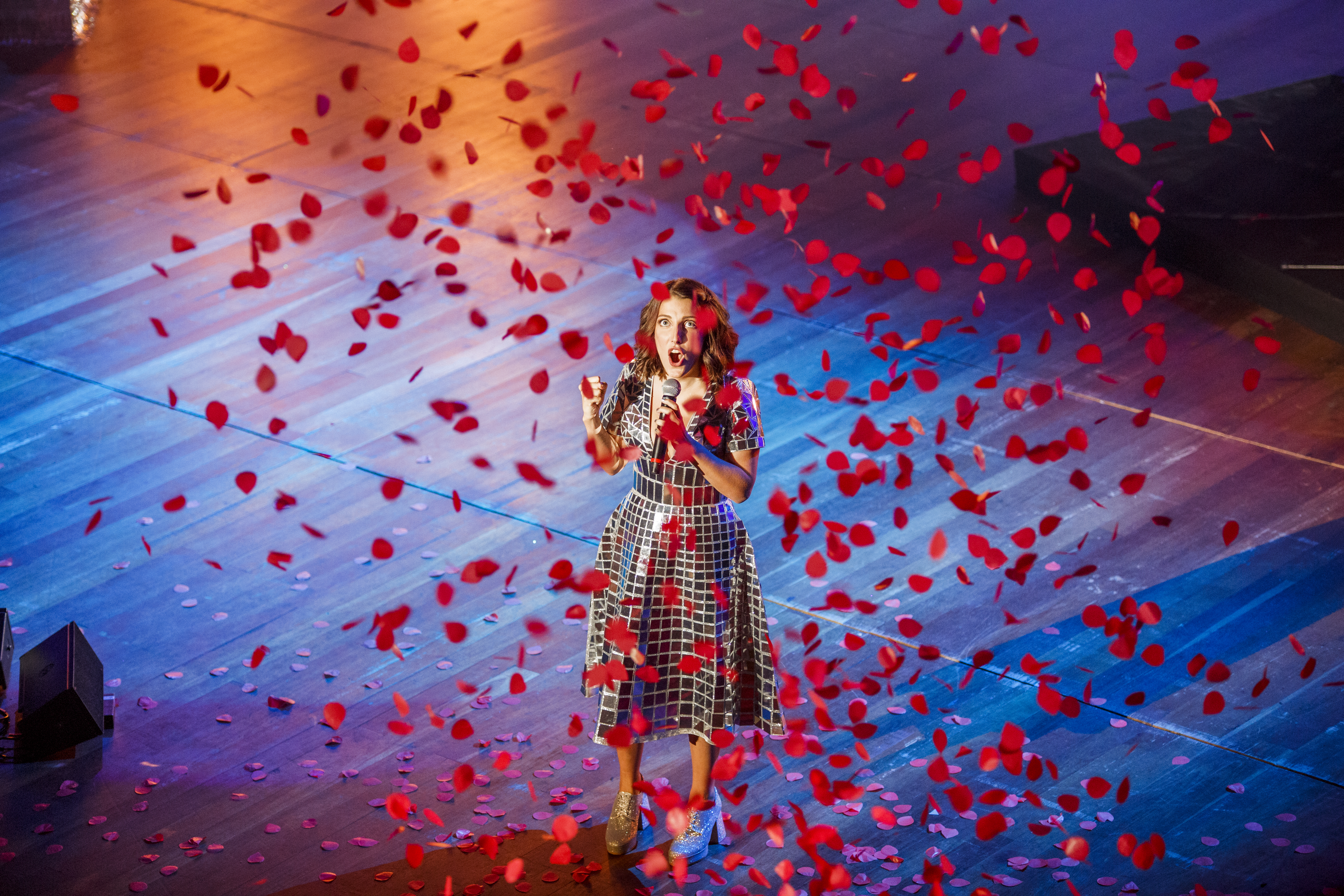 Clarice Falcão - galeria - séries de comédia