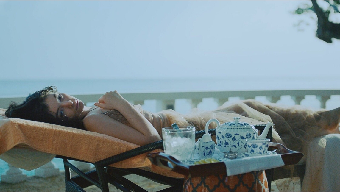 Lorde no clipe de "Perfect Places"