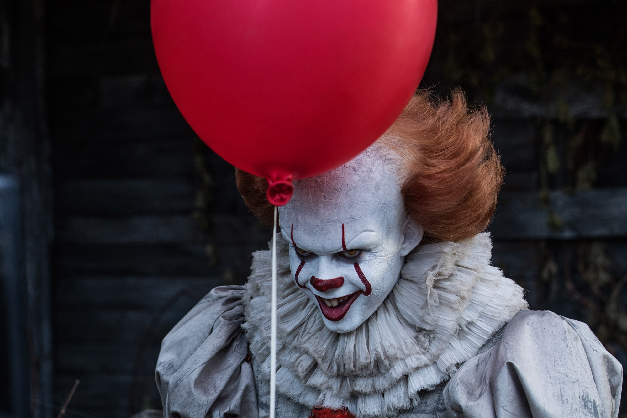 Terror Revisto  Bill Skarsgård interpreta a nova versão do assustador palhaço Pennywise;