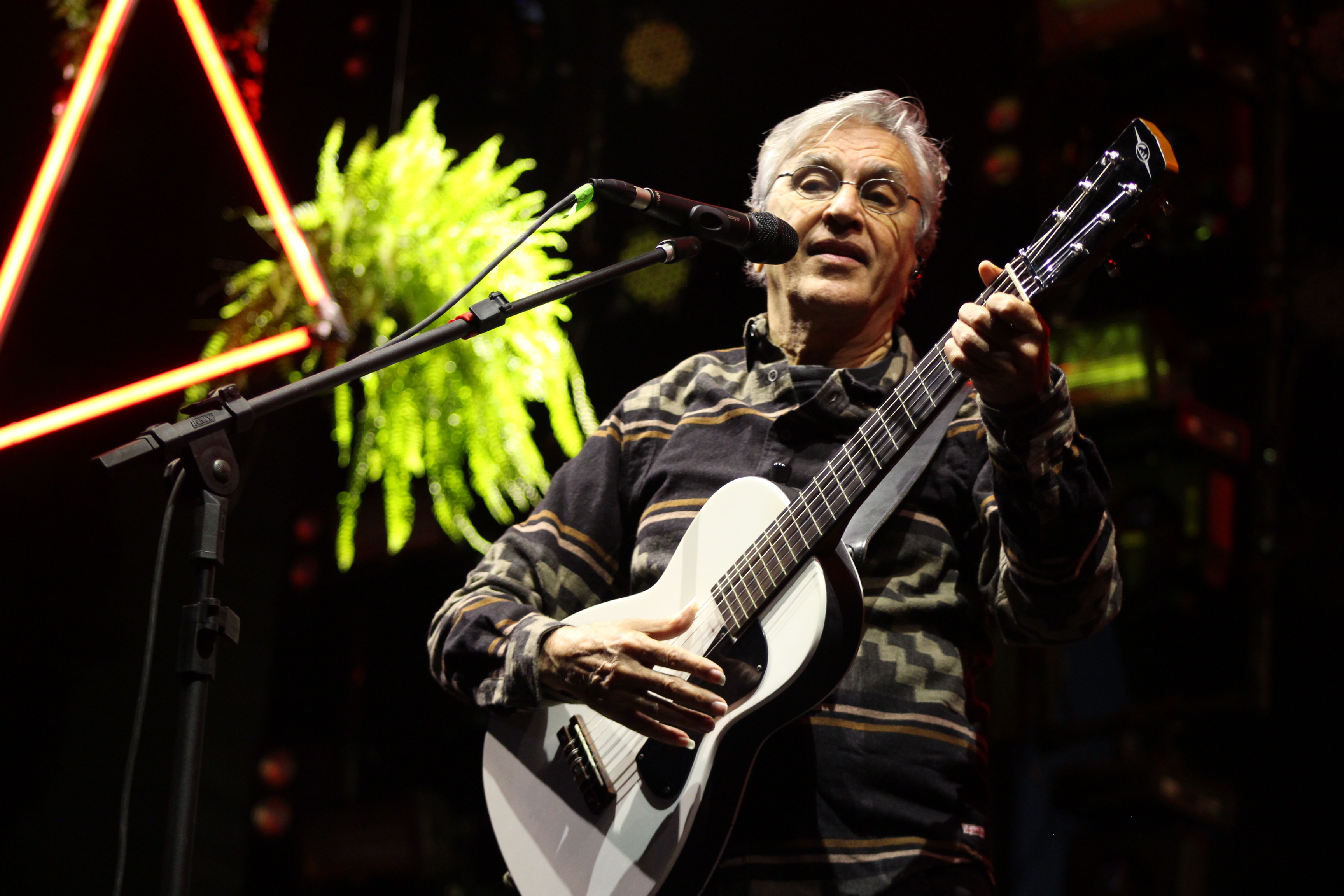 Caetano Veloso durante performance no Coala Festival 2017, em São Paulo