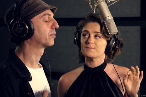Zeca Baleiro e Alessandra Maestrini no clipe de "Que Amor é Esse?"