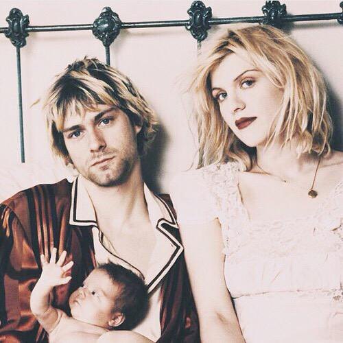 Courtney Love e Kurt Cobain com a filha Frances Bean Cobain