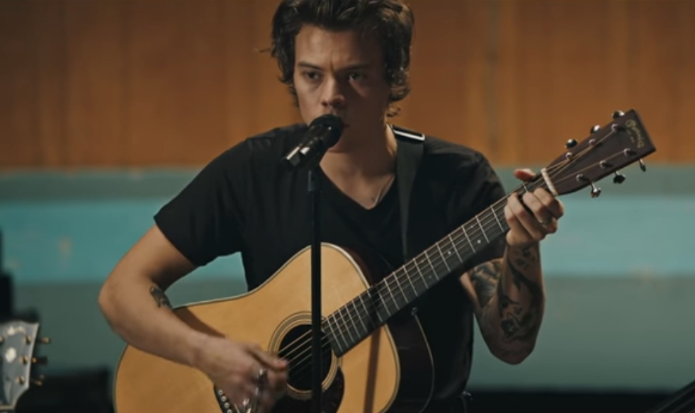 Harry Styles em cena do documentário Harry Styles: Behind the Album