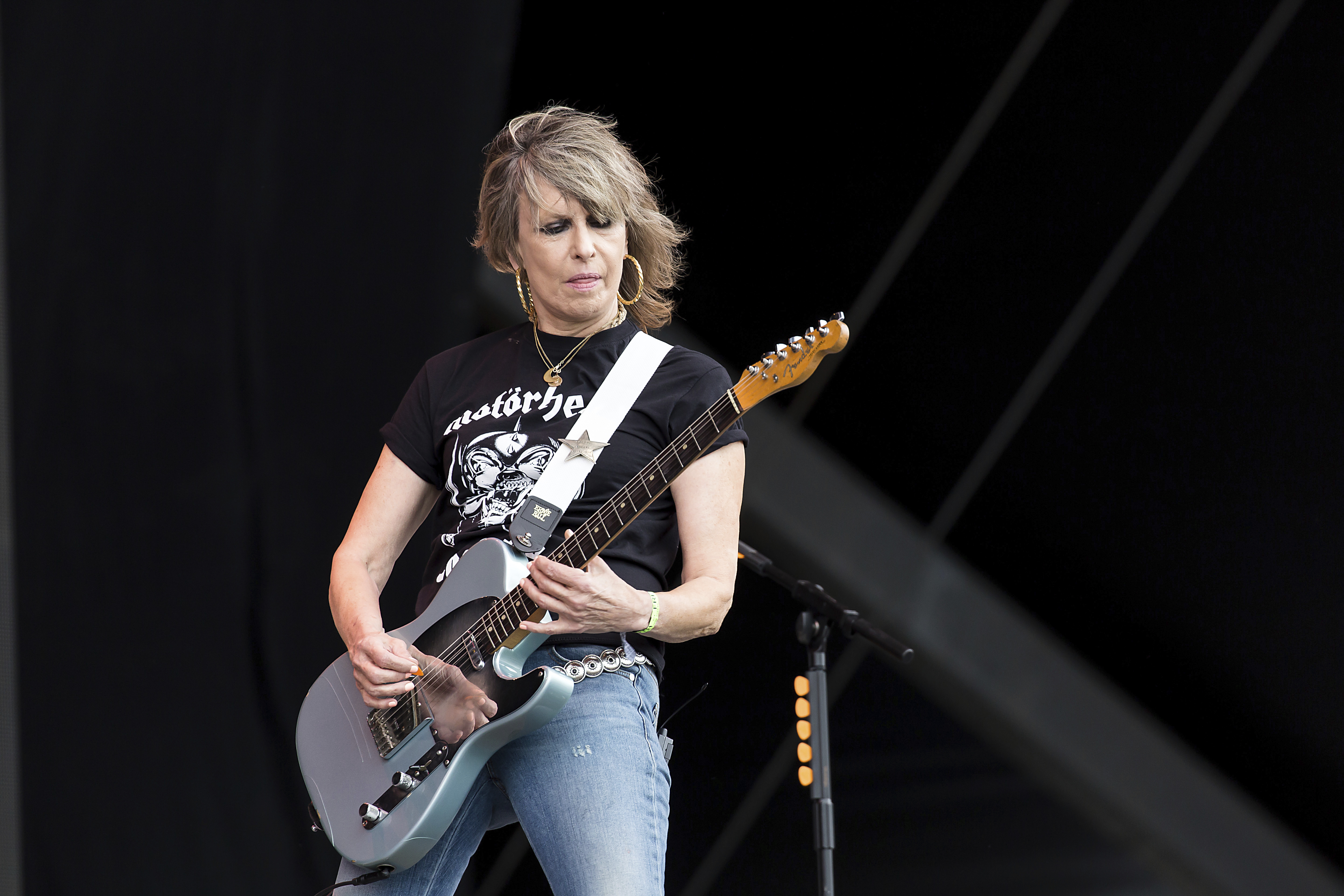 Chrissie Hynde, líder do The Pretenders, durante show no festival Glastonbury de 2017