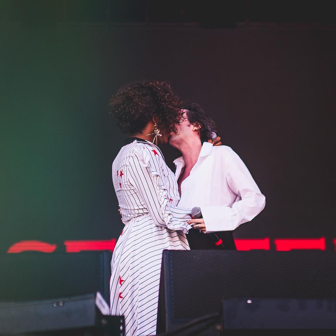 Beijo de Johnny Hooker e Liniker durante a performance no Rock in Rio 2017, no Palco Sunset