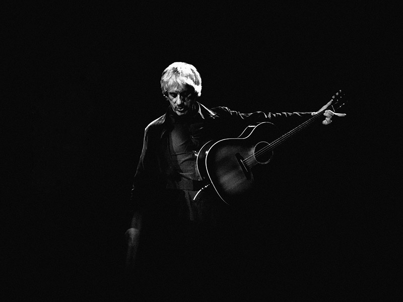 Cantautor  Ranaldo troca a guitarra pelo violão