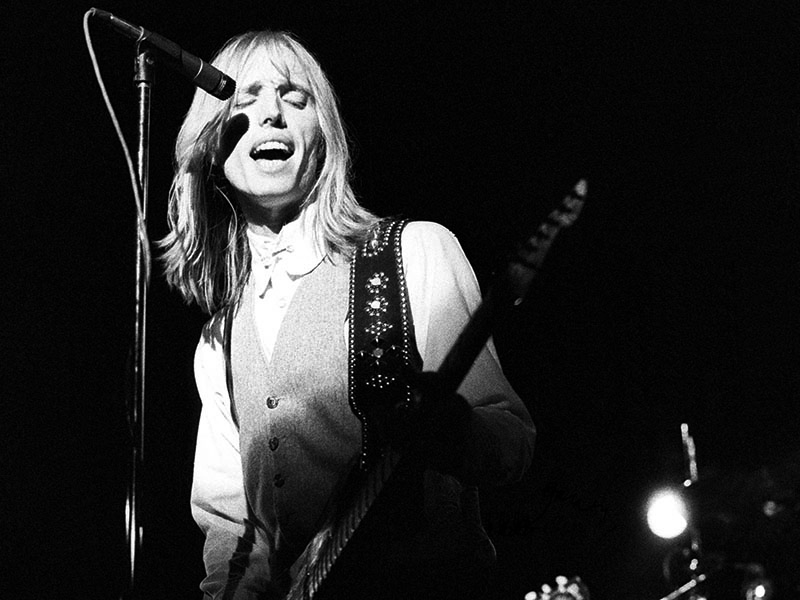 Espalhando Raízes  Tom Petty em show no Hammersmith Odeon, em Londres, em 15 de maio de 1977