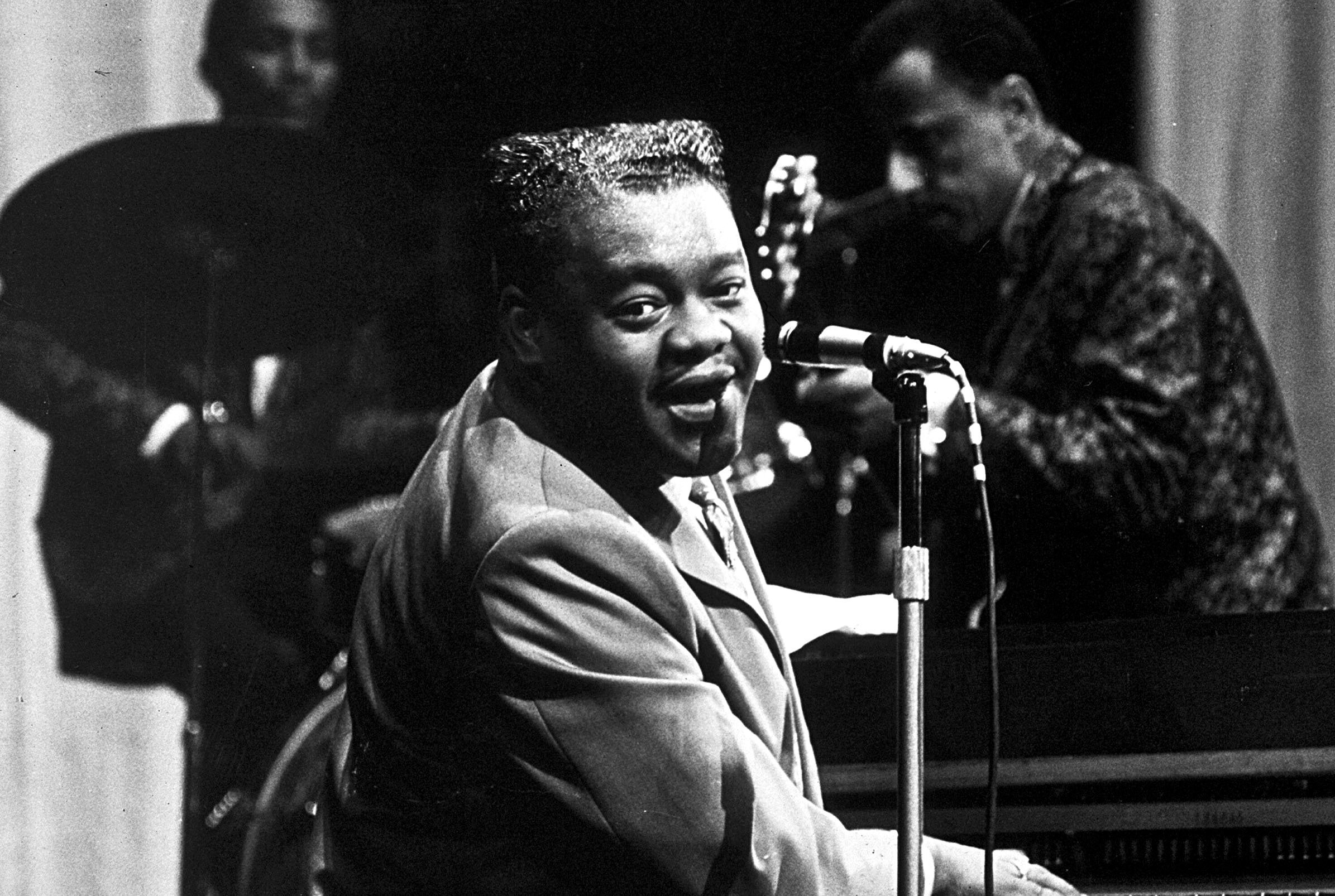 Fats Domino, cantor, compositor, pianista e pioneiro do rock and roll mundial