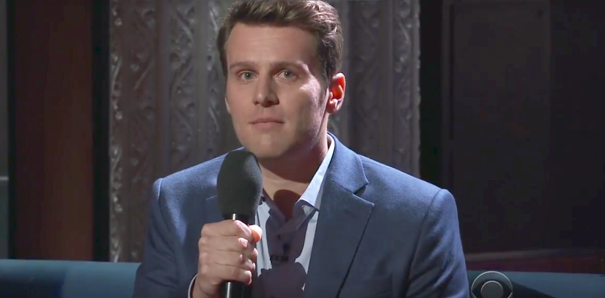 Jonathan Groff no The Late Show