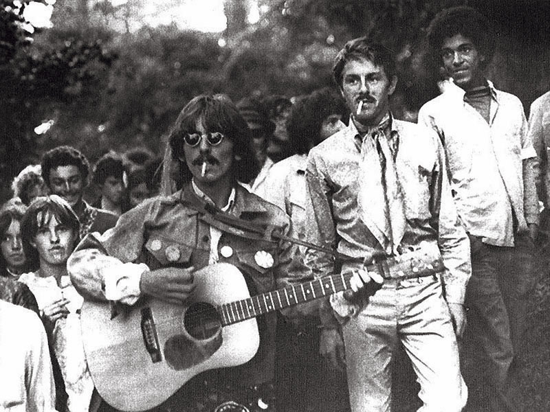 Cena Efervescente  O cenário musical de São Francisco motivou Jann Wenner a criar a Rolling Stone.George Harrison passeia pelo bairro de Haight-Ashbury em junho de 1967