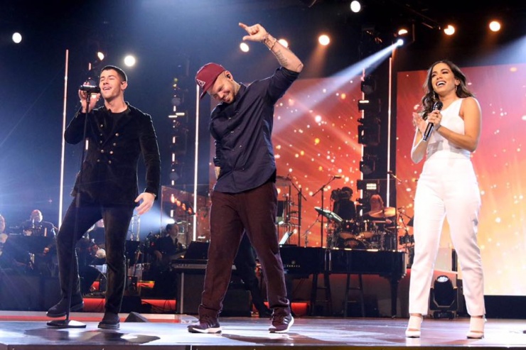 Nick Jonas, Residente e Anitta