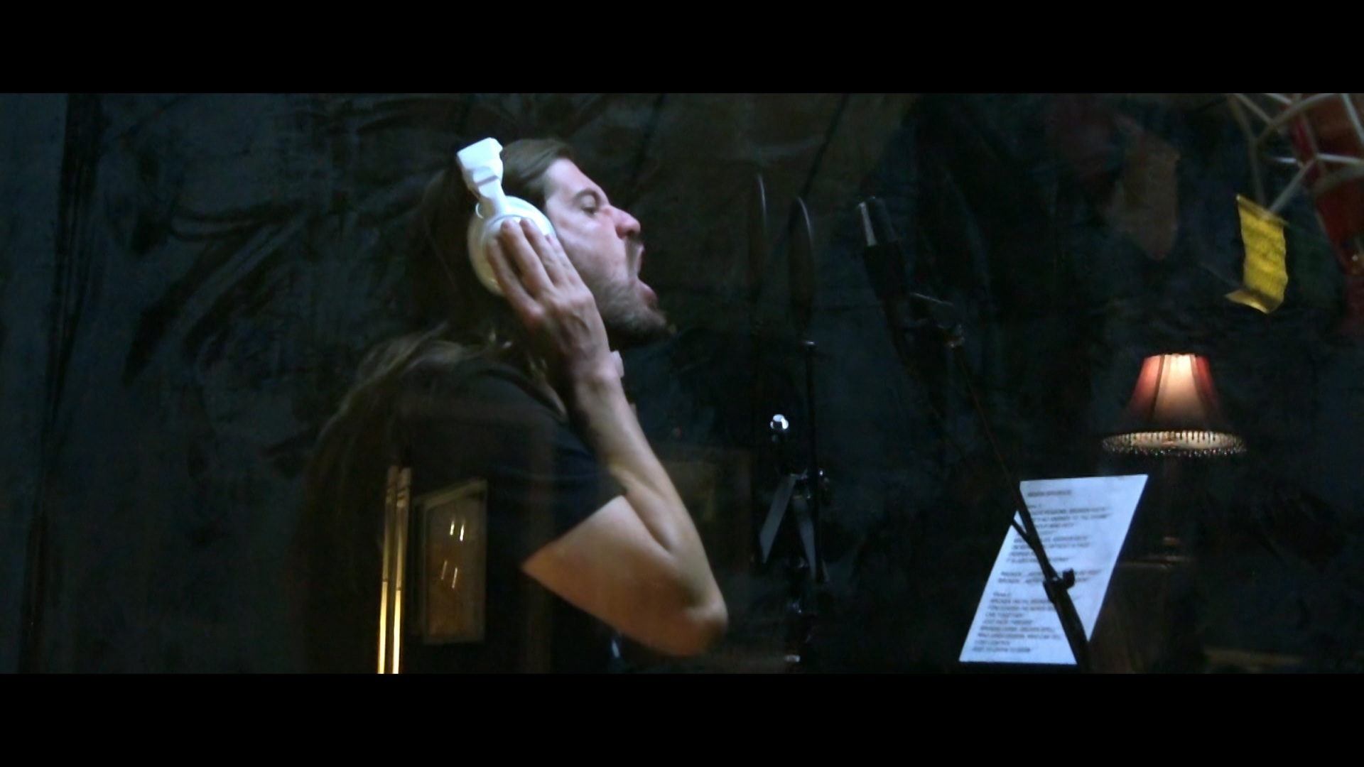 Cena do clipe de "Broken", do Republica