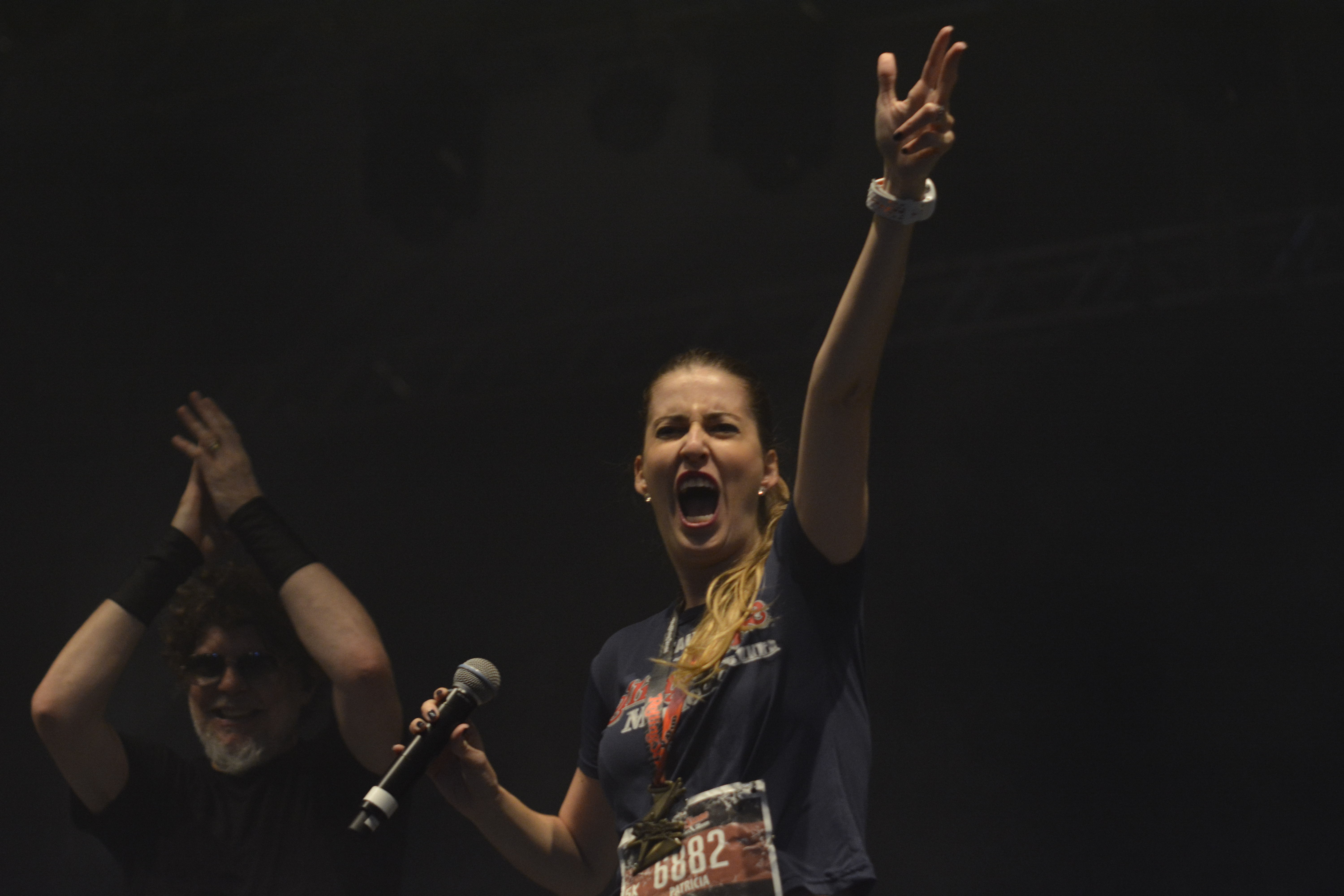 Patrícia no palco com os Titãs