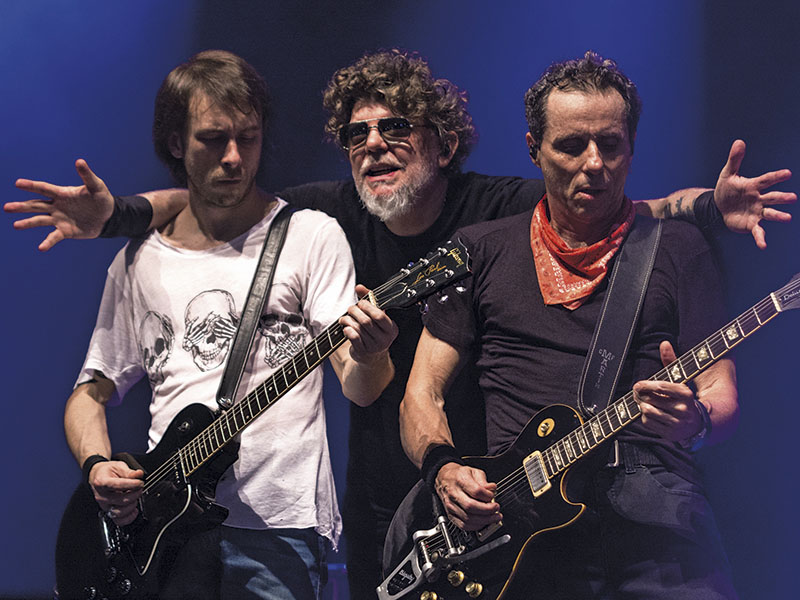 Apresentação Triunfante  Beto Lee, Branco Mello, Tony Bellotto, dos Titãs: muitos hits