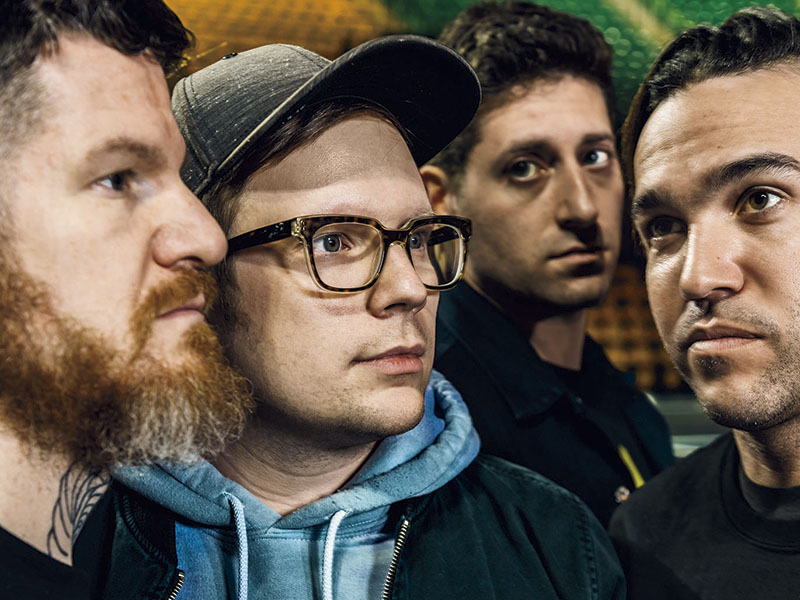 Sozinhos Juntos  Hurley, Stump, Trohman e Wentz, do Fall Out Boy