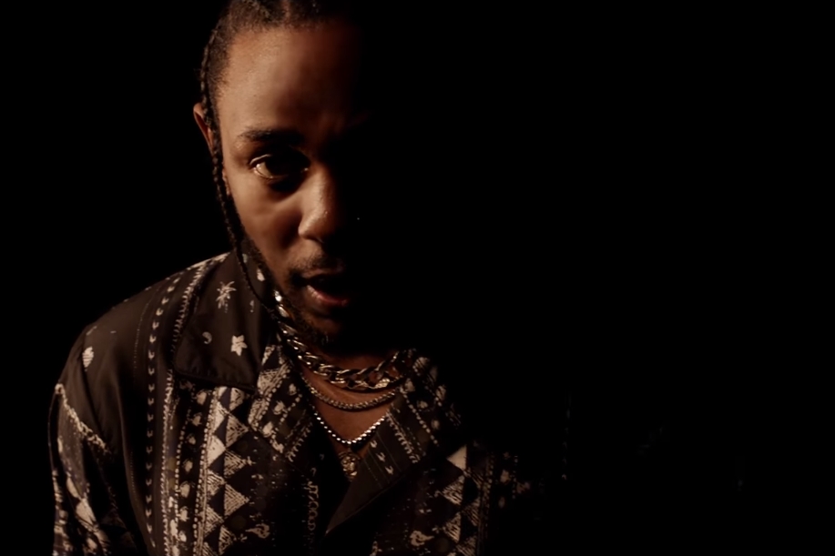 Kendrick Lamar em cena do clipe de "LOVE."