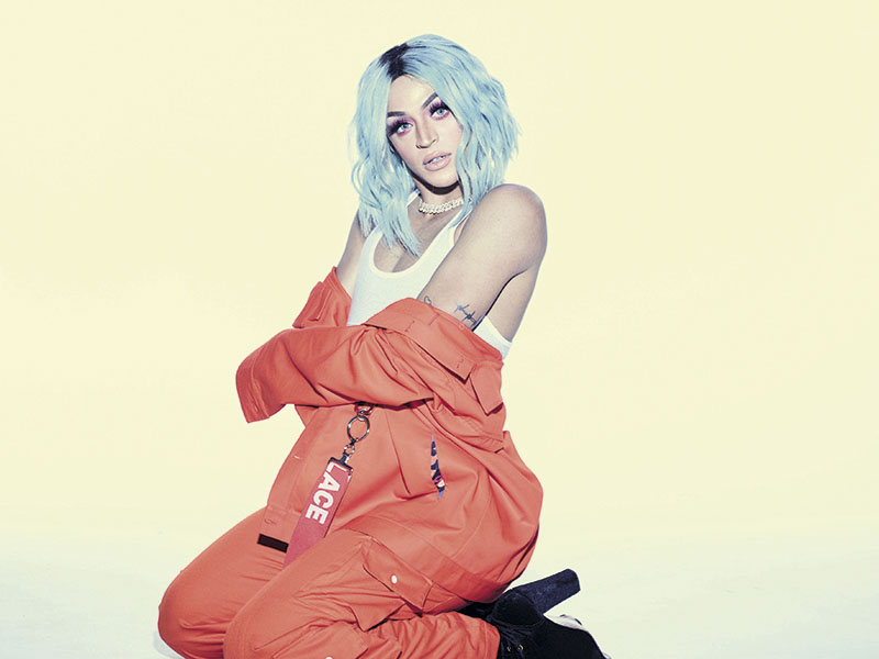 Pé na Porta
Pabllo abriu caminho para novos artistas e agradece a quem fez o mesmo por ela: “Se hoje eu estou aqui é porque muita gente passou por muita coisa”