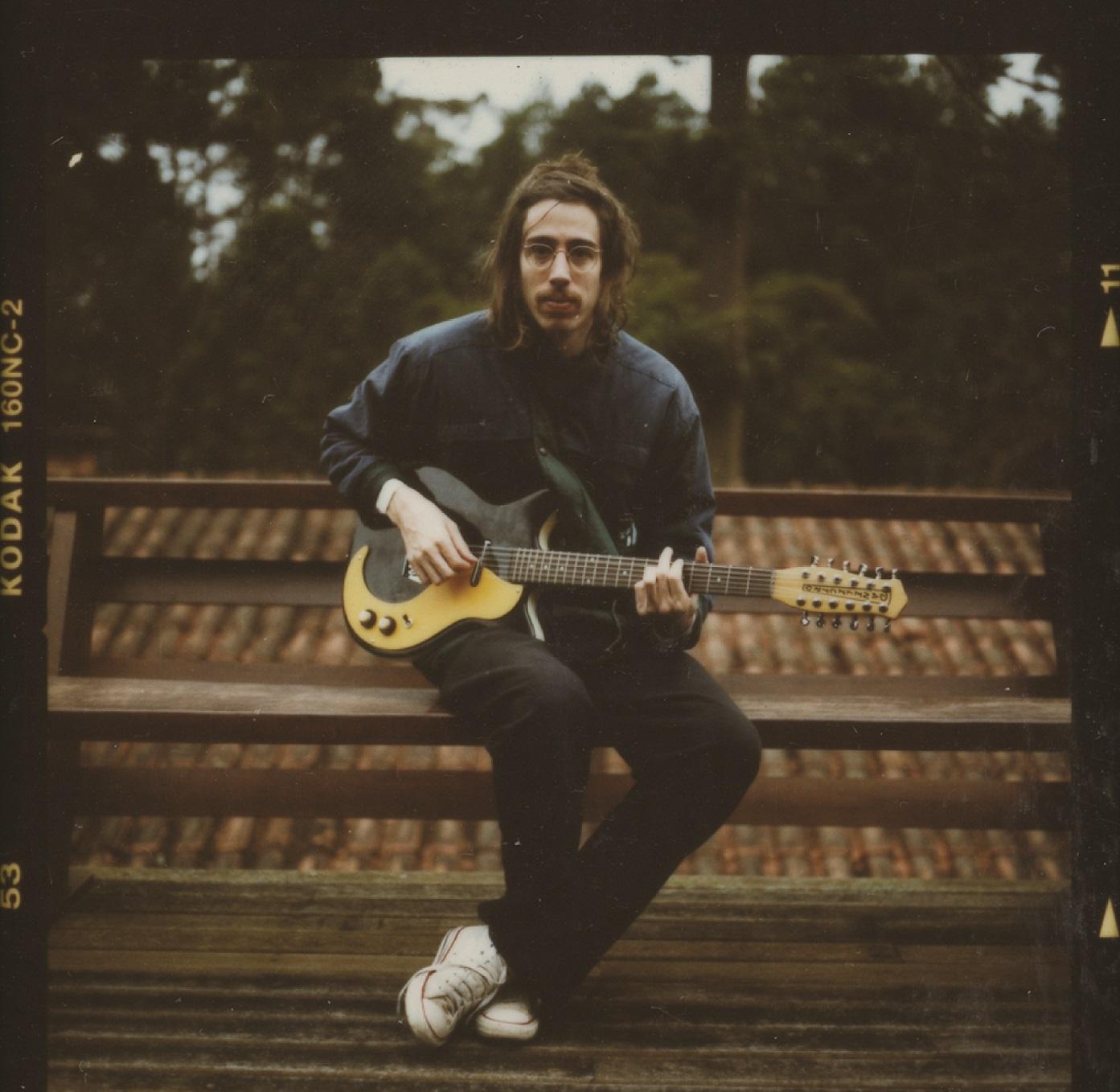 O músico Tim Bernardes