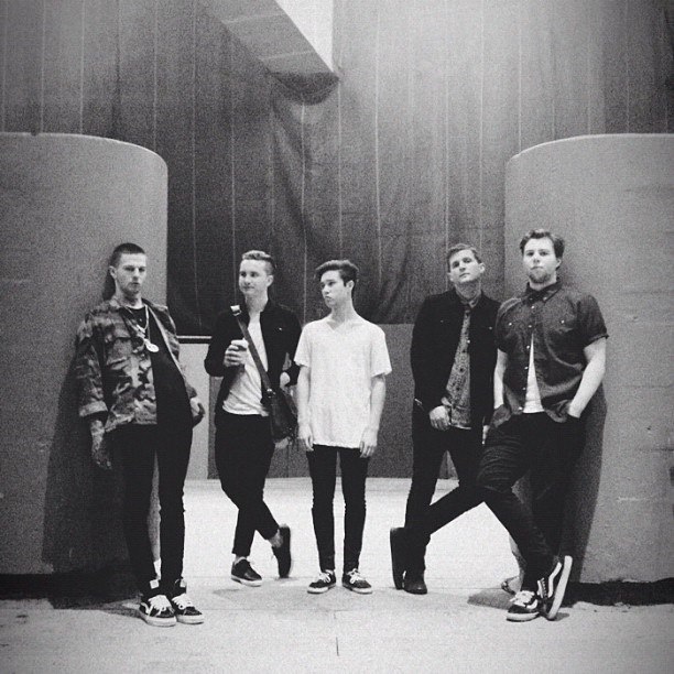 Os músicos da banda The Neighbourhood.