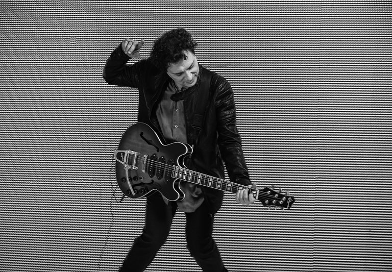 Conheça um pouco do repertório poderoso e imperdível de Frejat, que conta com músicas da época de Barão Vermelho e sucessos da carreira solo. Preparamos a seguir uma lista com as faixas mais deliciosas da discografia do artista.