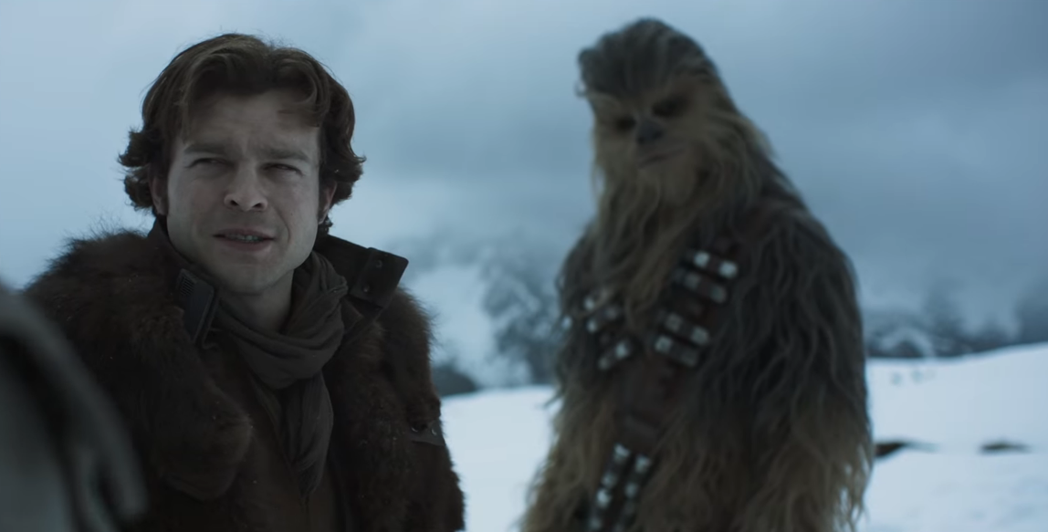 O ator Alden Ehrenreich no filme Solo: Uma História Star Wars