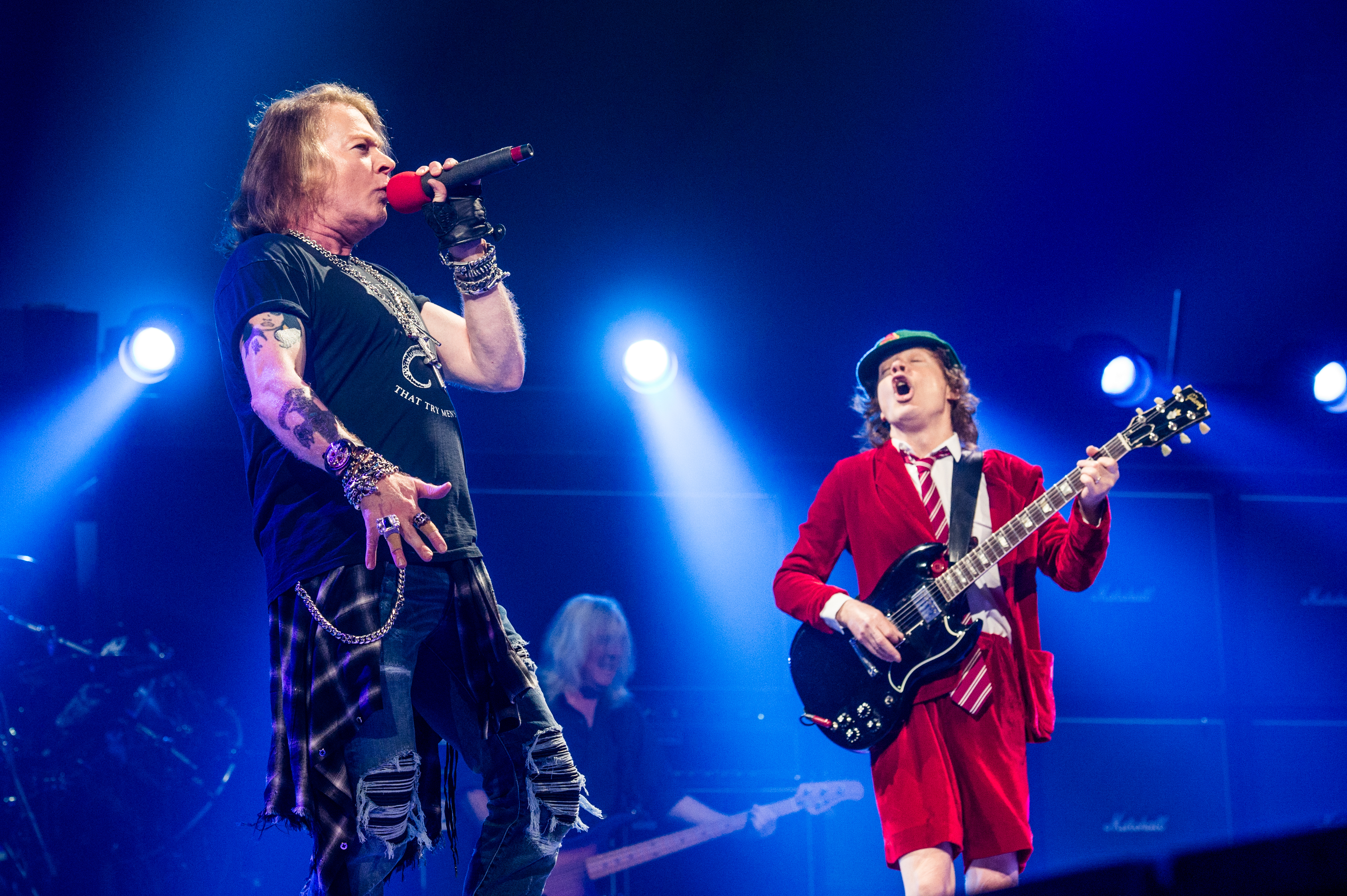 Axl Rose à frente do AC/DC em show