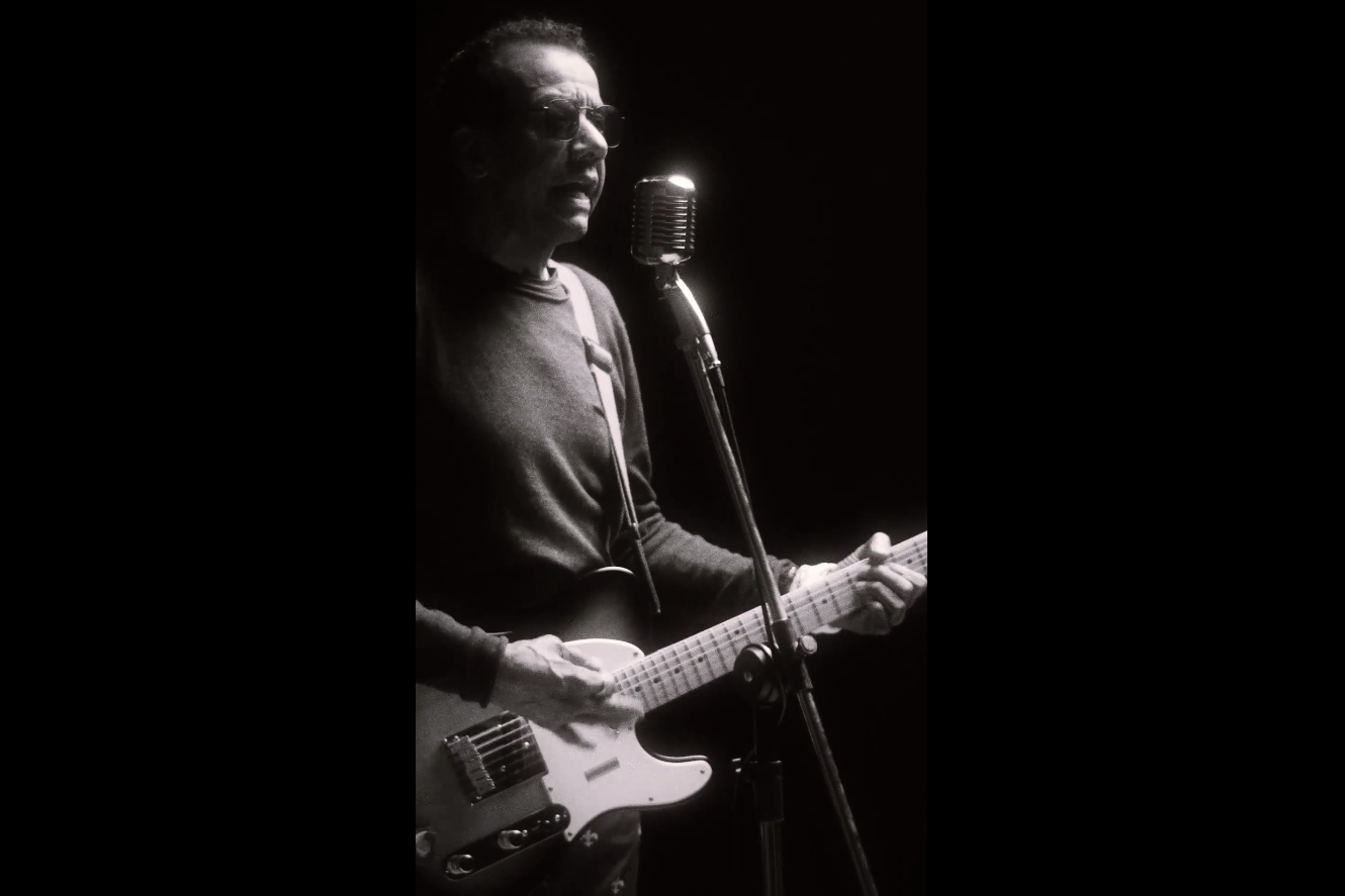 Jorge Ben Jor em cena do clipe de "São Valentin"